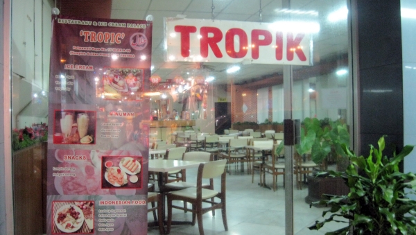 Kuliner di Pasar Baru - Es Krim Restoran Tropik