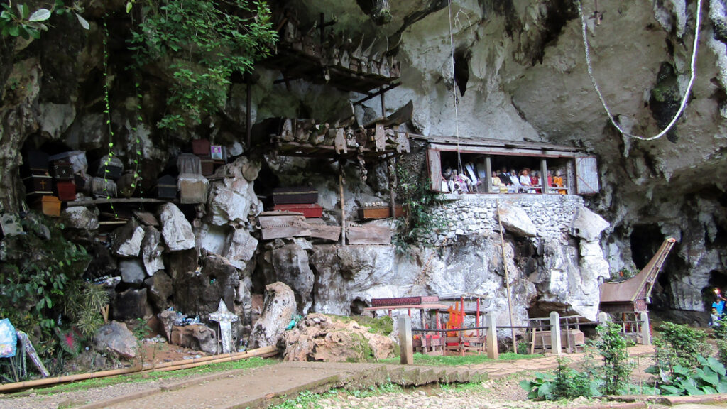 Londa Kuburan Batu Tana Toraja